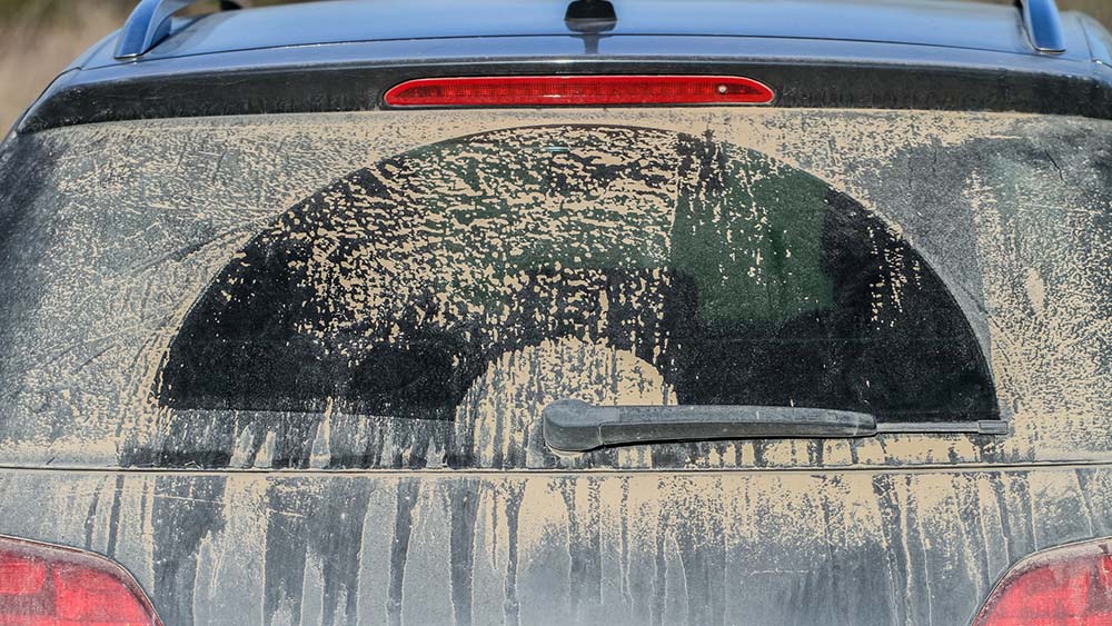 هل إهمال غسل السيارة يجلب لها الضرر؟
