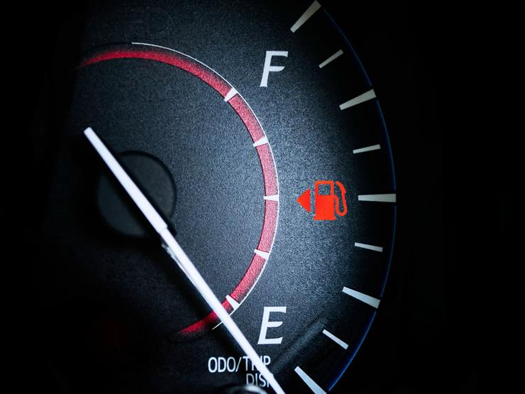 العلم يحدد.. عند أي كمية بنزين يجب معاودة تعبئة خزان السيارة؟
