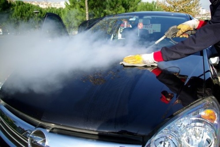 ما هي فوائد غسيل السيارة ببخار الماء؟
