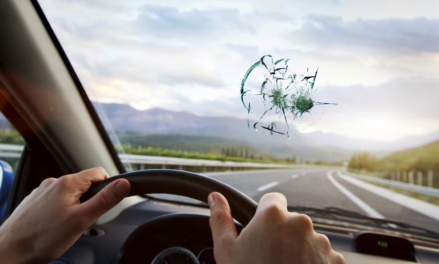 متى يمكنك إصلاح صدمات الحجارة على زجاج السيارة؟
